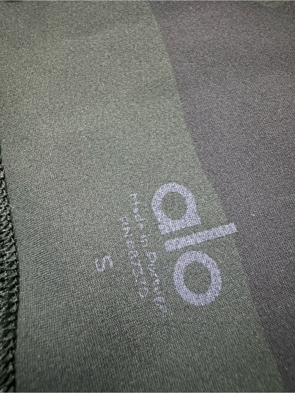ALO High-Waisted Camo Leggings Size Small - Picture 8 of 8